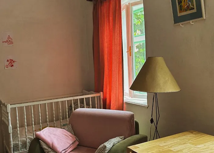 Hisa Velikanka_giantess בית כפרי *